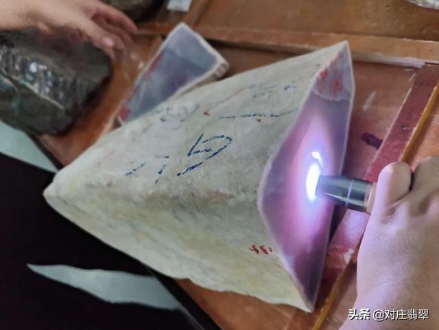 四会翡翠原石抵押广东翡翠原石批发市场-第3张图片-翡翠网 四会翡翠原石抵押广东翡翠原石批发市场-第3张图片-翡翠网