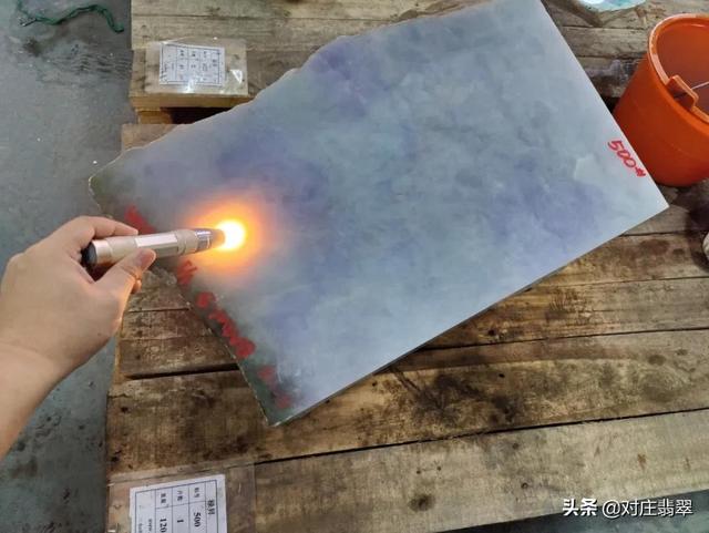 四会翡翠原石抵押广东翡翠原石批发市场-第4张图片-翡翠网 四会翡翠原石抵押广东翡翠原石批发市场-第4张图片-翡翠网