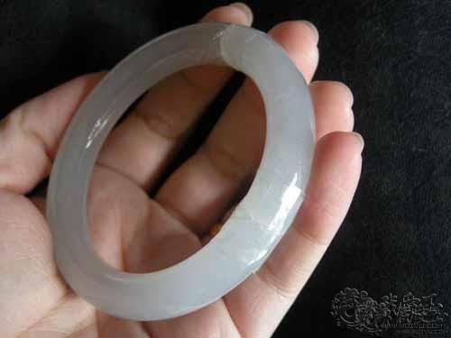 翡翠手镯小了能改什么,玉手镯太大了能改吗-第5张图片-翡翠网 翡翠手镯小了能改什么,玉手镯太大了能改吗-第5张图片-翡翠网