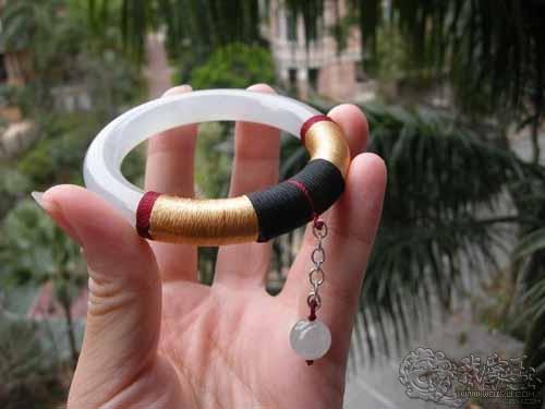 翡翠手镯小了能改什么,玉手镯太大了能改吗-第10张图片-翡翠网 翡翠手镯小了能改什么,玉手镯太大了能改吗-第10张图片-翡翠网