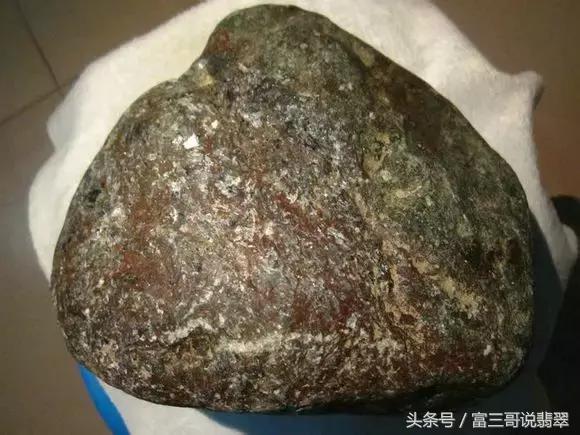 玻化切割片可切割翡翠原石吗的简单介绍-第1张图片-翡翠网 玻化切割片可切割翡翠原石吗的简单介绍-第1张图片-翡翠网