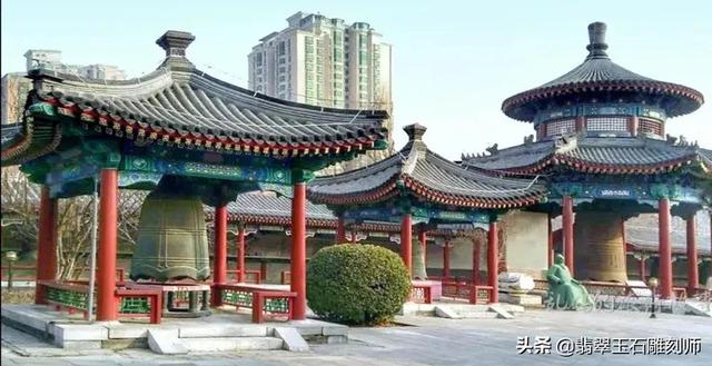 蓝绿翡翠原石正绿色的翡翠有哪些?-第4张图片-翡翠网 蓝绿翡翠原石正绿色的翡翠有哪些?-第4张图片-翡翠网