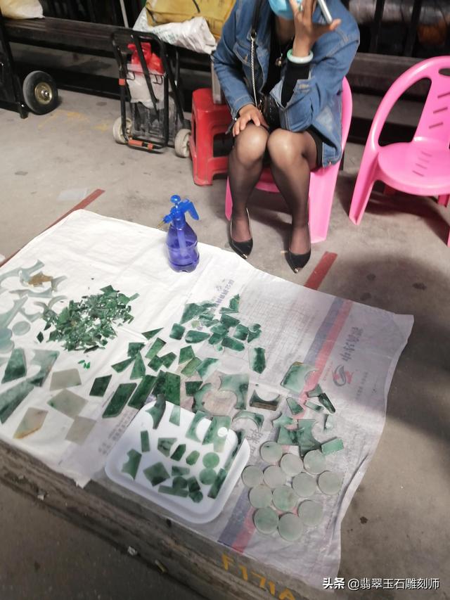 蓝绿翡翠原石正绿色的翡翠有哪些?-第19张图片-翡翠网 蓝绿翡翠原石正绿色的翡翠有哪些?-第19张图片-翡翠网