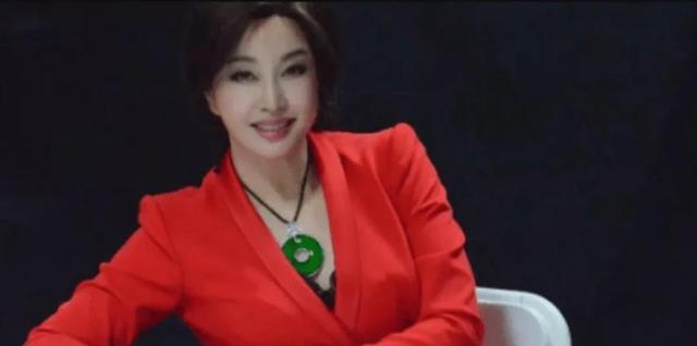 和田玉和翡翠哪个好珍珠翡翠玉石手镯-第12张图片-翡翠网 和田玉和翡翠哪个好珍珠翡翠玉石手镯-第12张图片-翡翠网