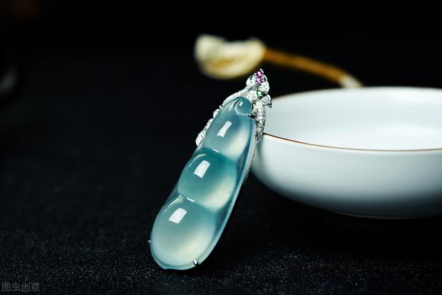 关于翡翠手镯有点干怎么回事的信息-第1张图片-翡翠网 关于翡翠手镯有点干怎么回事的信息-第1张图片-翡翠网