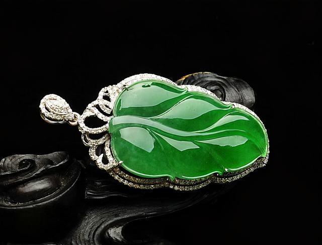 关于翡翠手镯有点干怎么回事的信息-第4张图片-翡翠网 关于翡翠手镯有点干怎么回事的信息-第4张图片-翡翠网