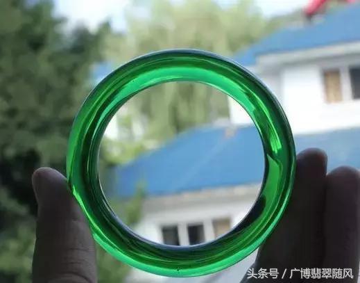 直播中的翡翠原石能买吗,翡翠原石能做杯子吗-第1张图片-翡翠网 直播中的翡翠原石能买吗,翡翠原石能做杯子吗-第1张图片-翡翠网