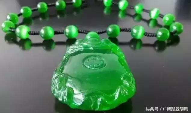 直播中的翡翠原石能买吗,翡翠原石能做杯子吗-第7张图片-翡翠网 直播中的翡翠原石能买吗,翡翠原石能做杯子吗-第7张图片-翡翠网