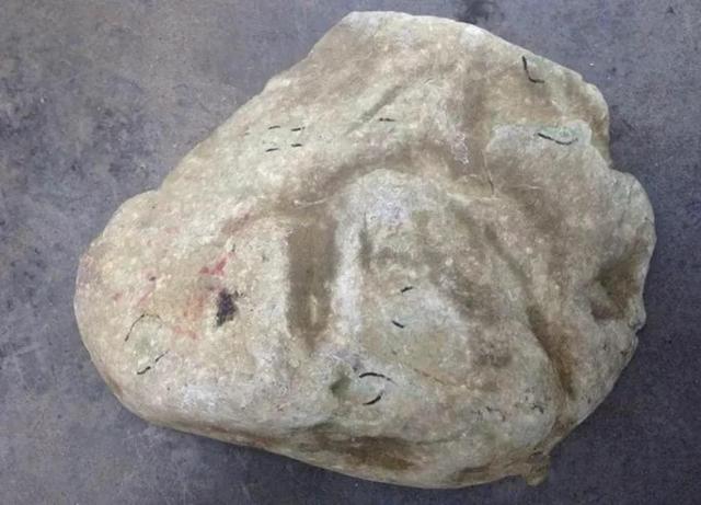 翡翠原石有裂纹雕刻完容易开吗翡翠原石的加工过程-第1张图片-翡翠网 翡翠原石有裂纹雕刻完容易开吗翡翠原石的加工过程-第1张图片-翡翠网