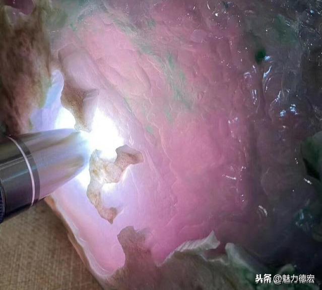 翡翠原石手镯什么样的好的简单介绍-第1张图片-翡翠网 翡翠原石手镯什么样的好的简单介绍-第1张图片-翡翠网