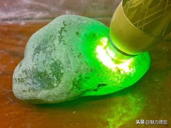 翡翠原石手镯什么样的好的简单介绍-第2张图片-翡翠网 翡翠原石手镯什么样的好的简单介绍-第2张图片-翡翠网