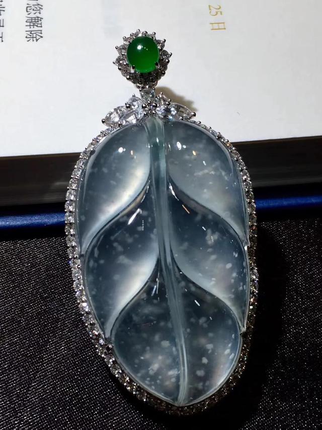 翡翠白冰戒面价格100万翡翠戒面-第1张图片-翡翠网 翡翠白冰戒面价格100万翡翠戒面-第1张图片-翡翠网