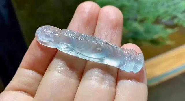 翡翠白冰戒面价格100万翡翠戒面-第3张图片-翡翠网 翡翠白冰戒面价格100万翡翠戒面-第3张图片-翡翠网