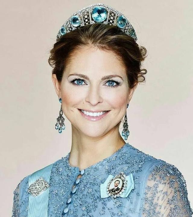 翡翠原石哪里买莫小西翡翠原石-第12张图片-翡翠网 翡翠原石哪里买莫小西翡翠原石-第12张图片-翡翠网