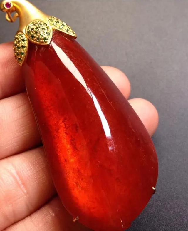 无皮红翡翠原石图片,红色翡翠原石图片-第3张图片-翡翠网 无皮红翡翠原石图片,红色翡翠原石图片-第3张图片-翡翠网