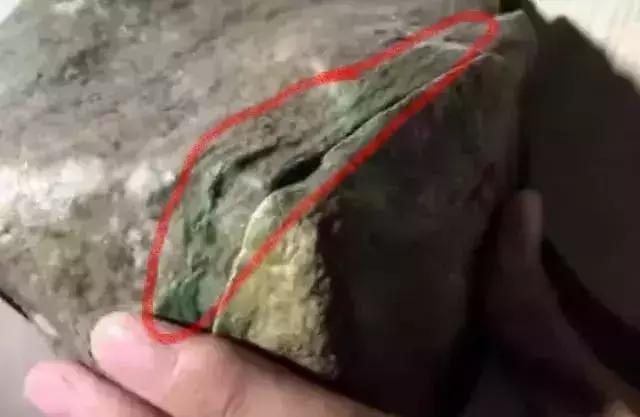 大熊翡翠老板大熊原石翡翠视频-第6张图片-翡翠网 大熊翡翠老板大熊原石翡翠视频-第6张图片-翡翠网