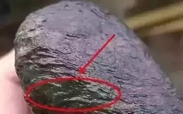 大熊翡翠老板大熊原石翡翠视频-第15张图片-翡翠网 大熊翡翠老板大熊原石翡翠视频-第15张图片-翡翠网