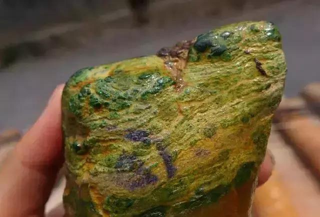 大熊翡翠老板大熊原石翡翠视频-第17张图片-翡翠网 大熊翡翠老板大熊原石翡翠视频-第17张图片-翡翠网