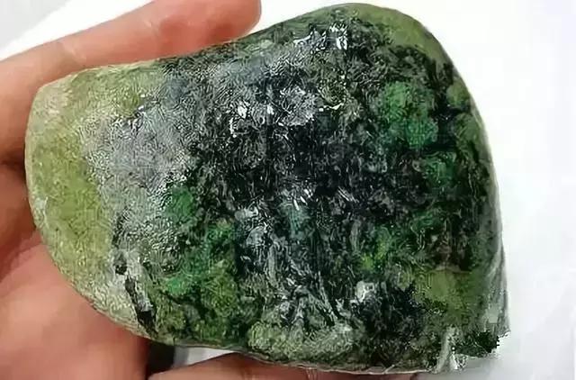 大熊翡翠老板大熊原石翡翠视频-第19张图片-翡翠网 大熊翡翠老板大熊原石翡翠视频-第19张图片-翡翠网