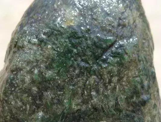 大熊翡翠老板大熊原石翡翠视频-第21张图片-翡翠网 大熊翡翠老板大熊原石翡翠视频-第21张图片-翡翠网