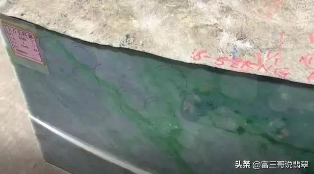 8吨翡翠原石取出的简单介绍-第3张图片-翡翠网 8吨翡翠原石取出的简单介绍-第3张图片-翡翠网