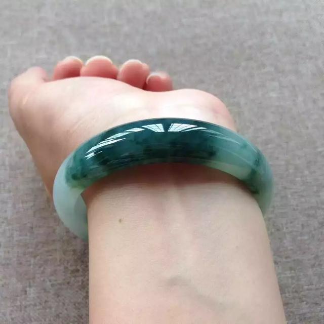 干青种翡翠价格怎么样釉青翡翠价格-第11张图片-翡翠网 干青种翡翠价格怎么样釉青翡翠价格-第11张图片-翡翠网