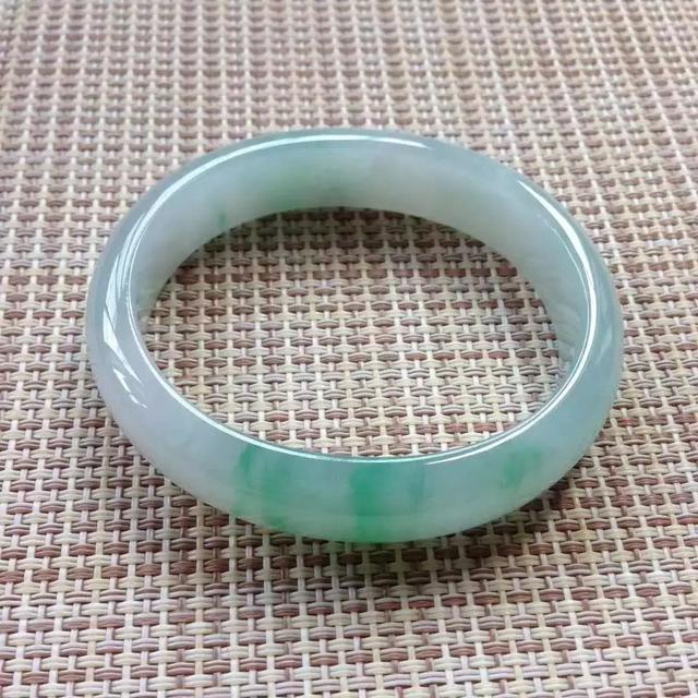 干青种翡翠价格怎么样釉青翡翠价格-第13张图片-翡翠网 干青种翡翠价格怎么样釉青翡翠价格-第13张图片-翡翠网