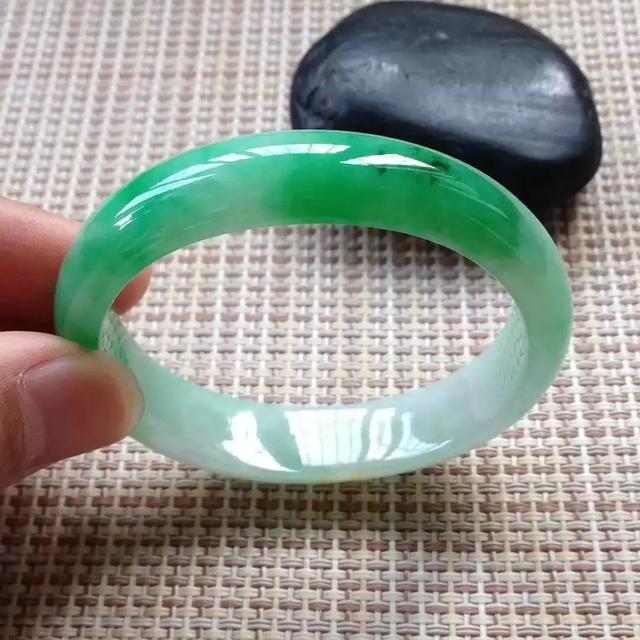 干青种翡翠价格怎么样釉青翡翠价格-第16张图片-翡翠网 干青种翡翠价格怎么样釉青翡翠价格-第16张图片-翡翠网