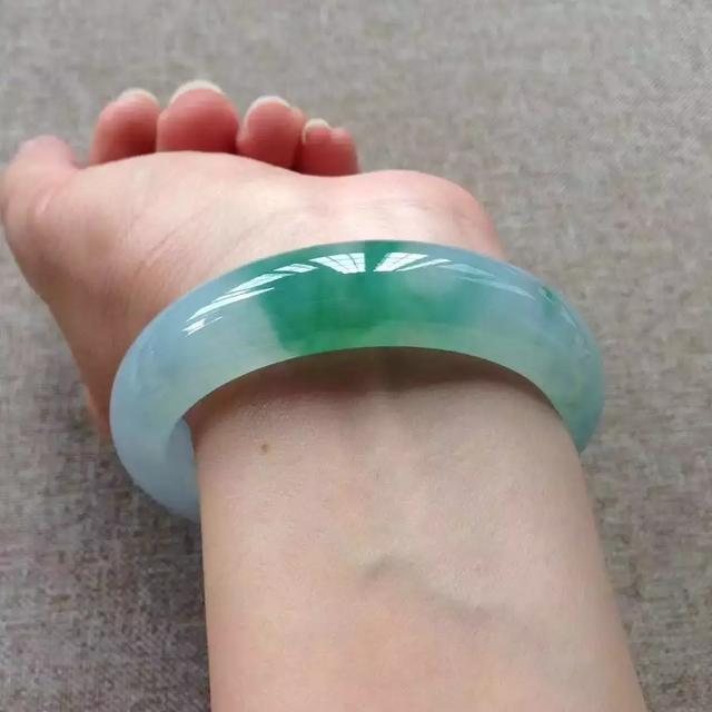 干青种翡翠价格怎么样釉青翡翠价格-第17张图片-翡翠网 干青种翡翠价格怎么样釉青翡翠价格-第17张图片-翡翠网