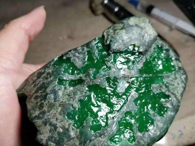 莘县翡翠原石吧的简单介绍-第2张图片-翡翠网 莘县翡翠原石吧的简单介绍-第2张图片-翡翠网