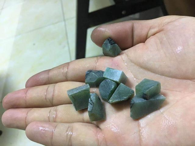 海口市翡翠原石翡翠原石技巧-第3张图片-翡翠网 海口市翡翠原石翡翠原石技巧-第3张图片-翡翠网