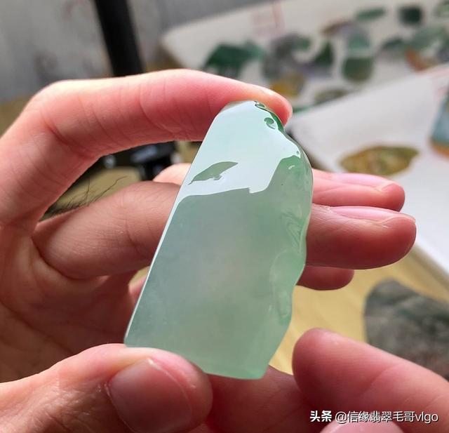 清中期翡翠浮雕龙牌拍卖价格的简单介绍-第1张图片-翡翠网 清中期翡翠浮雕龙牌拍卖价格的简单介绍-第1张图片-翡翠网