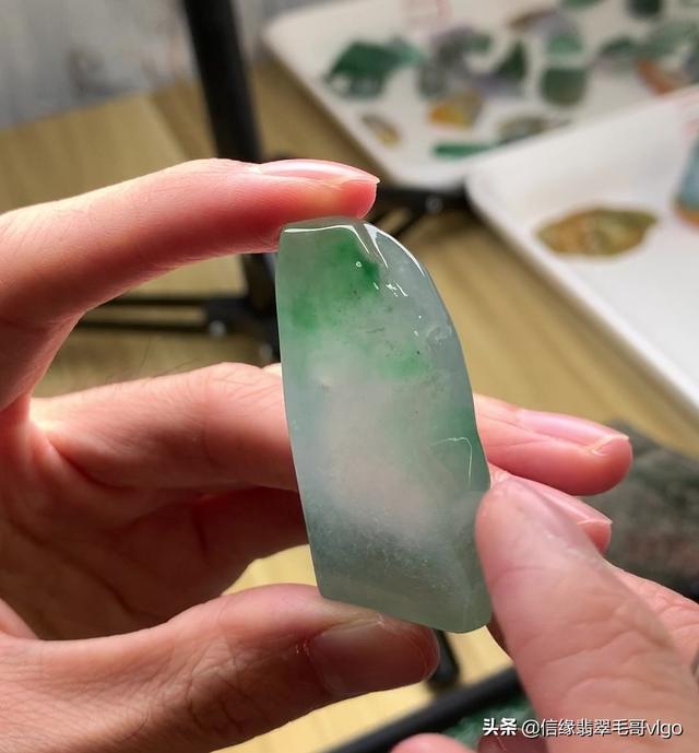 清中期翡翠浮雕龙牌拍卖价格的简单介绍-第2张图片-翡翠网 清中期翡翠浮雕龙牌拍卖价格的简单介绍-第2张图片-翡翠网