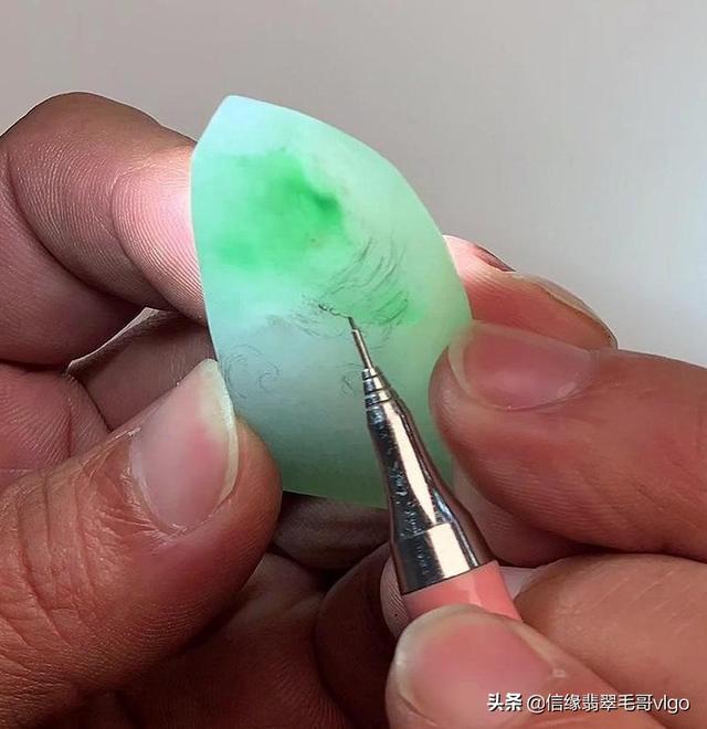 清中期翡翠浮雕龙牌拍卖价格的简单介绍-第3张图片-翡翠网 清中期翡翠浮雕龙牌拍卖价格的简单介绍-第3张图片-翡翠网