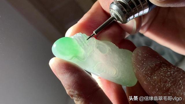 清中期翡翠浮雕龙牌拍卖价格的简单介绍-第7张图片-翡翠网 清中期翡翠浮雕龙牌拍卖价格的简单介绍-第7张图片-翡翠网