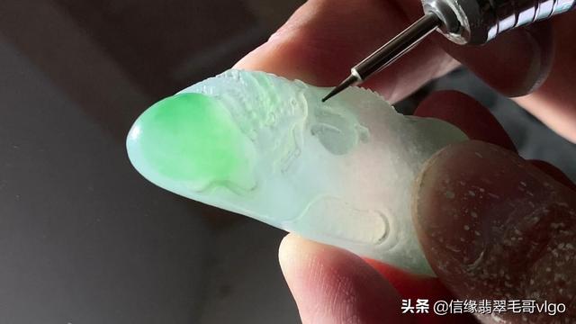 清中期翡翠浮雕龙牌拍卖价格的简单介绍-第8张图片-翡翠网 清中期翡翠浮雕龙牌拍卖价格的简单介绍-第8张图片-翡翠网
