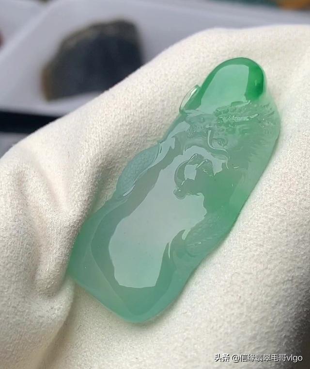 清中期翡翠浮雕龙牌拍卖价格的简单介绍-第9张图片-翡翠网 清中期翡翠浮雕龙牌拍卖价格的简单介绍-第9张图片-翡翠网