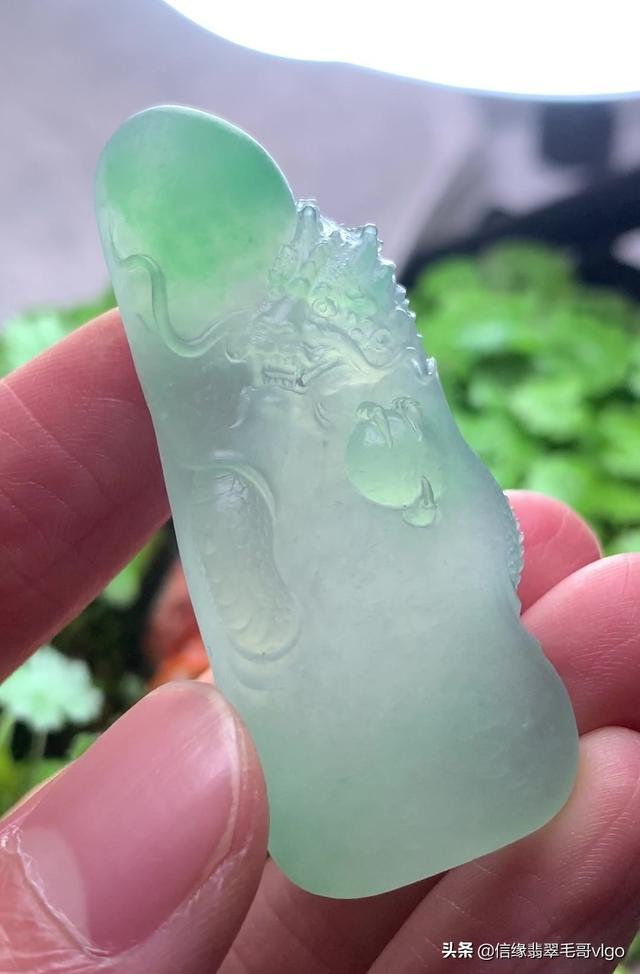 清中期翡翠浮雕龙牌拍卖价格的简单介绍-第10张图片-翡翠网 清中期翡翠浮雕龙牌拍卖价格的简单介绍-第10张图片-翡翠网