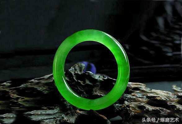 吴三桂送翡翠手镯,一千多的翡翠手镯-第3张图片-翡翠网 吴三桂送翡翠手镯,一千多的翡翠手镯-第3张图片-翡翠网