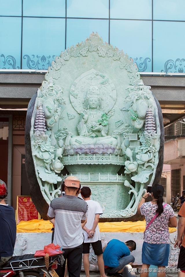 翡翠玉原石切开后鉴定,果绿翡翠原石能做观音吗-第3张图片-翡翠网 翡翠玉原石切开后鉴定,果绿翡翠原石能做观音吗-第3张图片-翡翠网