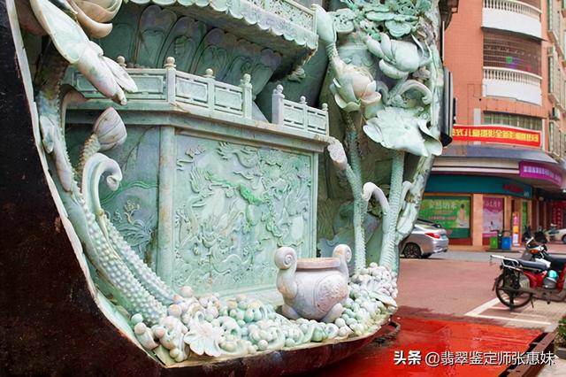 翡翠玉原石切开后鉴定,果绿翡翠原石能做观音吗-第4张图片-翡翠网 翡翠玉原石切开后鉴定,果绿翡翠原石能做观音吗-第4张图片-翡翠网