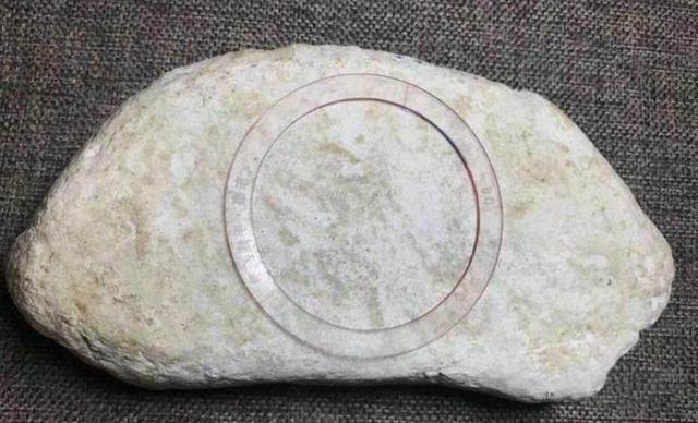 翡翠原石表层材质,翡翠毛料原石-第3张图片-翡翠网 翡翠原石表层材质,翡翠毛料原石-第3张图片-翡翠网