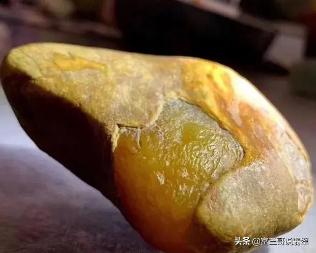 翡翠刀疤原石翡翠原石的优势-第7张图片-翡翠网 翡翠刀疤原石翡翠原石的优势-第7张图片-翡翠网