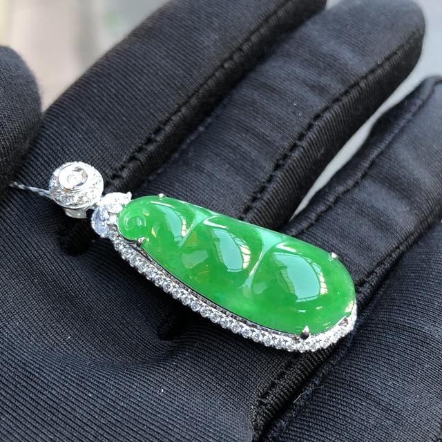 糯种翡翠手镯多少钱,洗澡需要把翡翠手镯拿下来吗-第5张图片-翡翠网 糯种翡翠手镯多少钱,洗澡需要把翡翠手镯拿下来吗-第5张图片-翡翠网