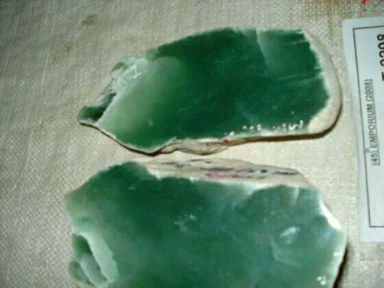 翡翠藓的图解,翡翠原石癣蟒松花专业知识讲解-第9张图片-翡翠网 翡翠藓的图解,翡翠原石癣蟒松花专业知识讲解-第9张图片-翡翠网