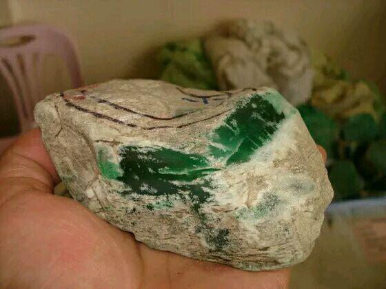 翡翠藓的图解,翡翠原石癣蟒松花专业知识讲解-第10张图片-翡翠网 翡翠藓的图解,翡翠原石癣蟒松花专业知识讲解-第10张图片-翡翠网