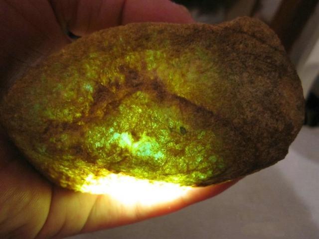 如何判断翡翠肉质皮肉不分的翡翠原石-第4张图片-翡翠网 如何判断翡翠肉质皮肉不分的翡翠原石-第4张图片-翡翠网