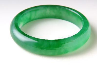 白地青和芙蓉玉翡翠手镯哪个好的简单介绍-第5张图片-翡翠网 白地青和芙蓉玉翡翠手镯哪个好的简单介绍-第5张图片-翡翠网