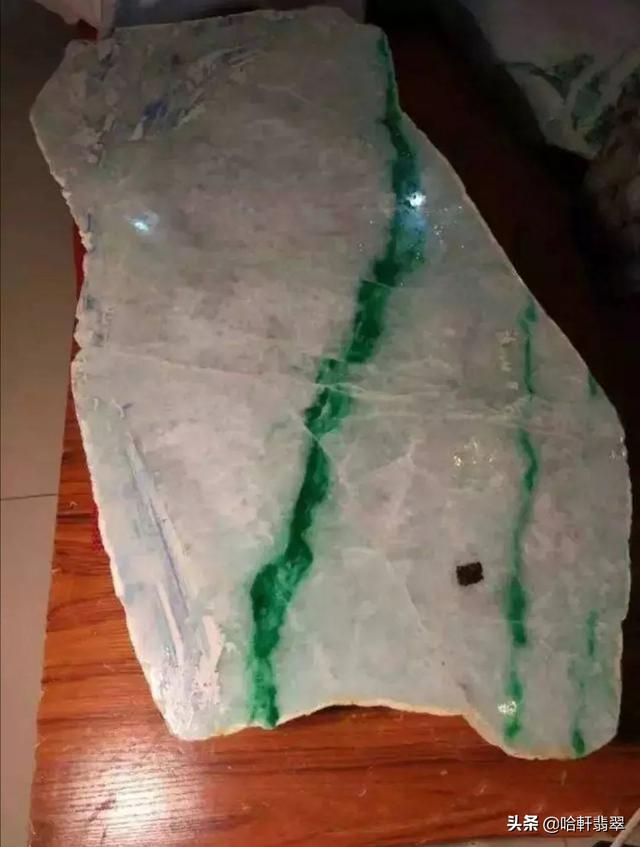 翡翠原石传说中的一线天,翡翠的原石在哪里-第3张图片-翡翠网 翡翠原石传说中的一线天,翡翠的原石在哪里-第3张图片-翡翠网