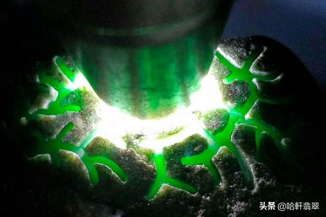 翡翠原石传说中的一线天,翡翠的原石在哪里-第4张图片-翡翠网 翡翠原石传说中的一线天,翡翠的原石在哪里-第4张图片-翡翠网